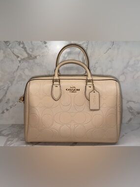 Coach Large Rowan in oat.